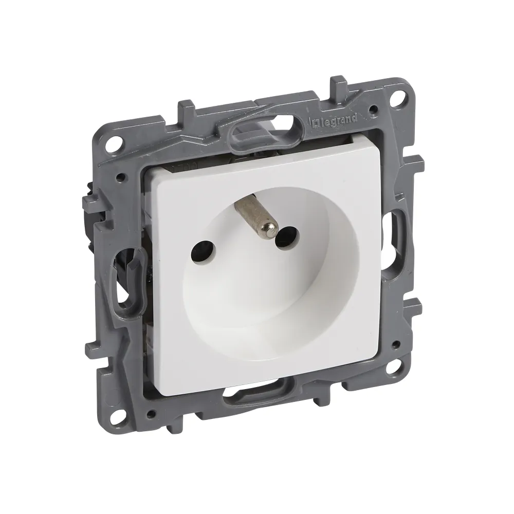 Niloe White Socket 1x Schuko with Shutters