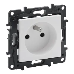 Niloe Step moduł białe gniazdo 1x z/u z przesłonami 16A 250V