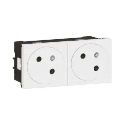 M45 White socket 4M 16A 250V – reliable electrical socket