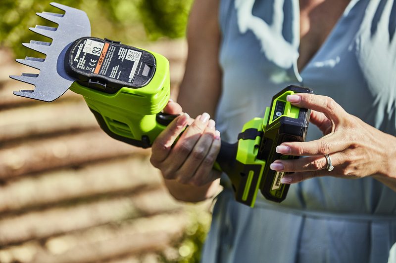 24V Nożyce do podcinania trawy i żywopłotów G24SHTK2 zestaw Ład.+2Ah - obrazek 6