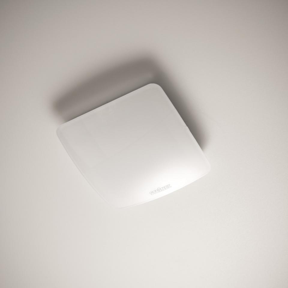 Czujnik prawdzwiwej obecnościi zmierzchu TRUE PRESENCE IP podtynkowy IP20 kwadrat biały - obrazek 3