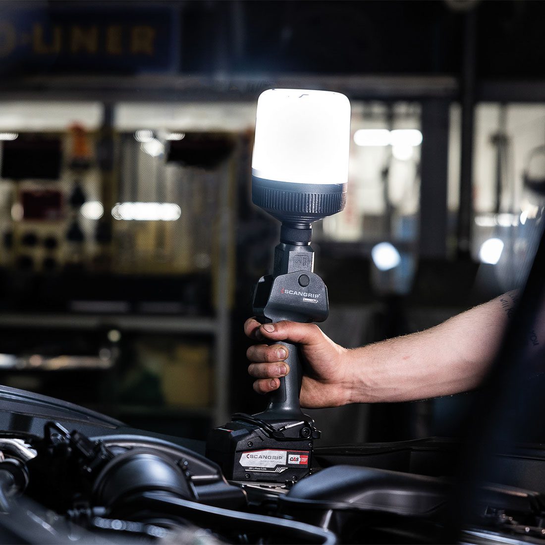 Akumulatorowa lampa robocza z wieloma wymiennymi głowicami MULTILIGHT BODY 03.5696C - obrazek 9