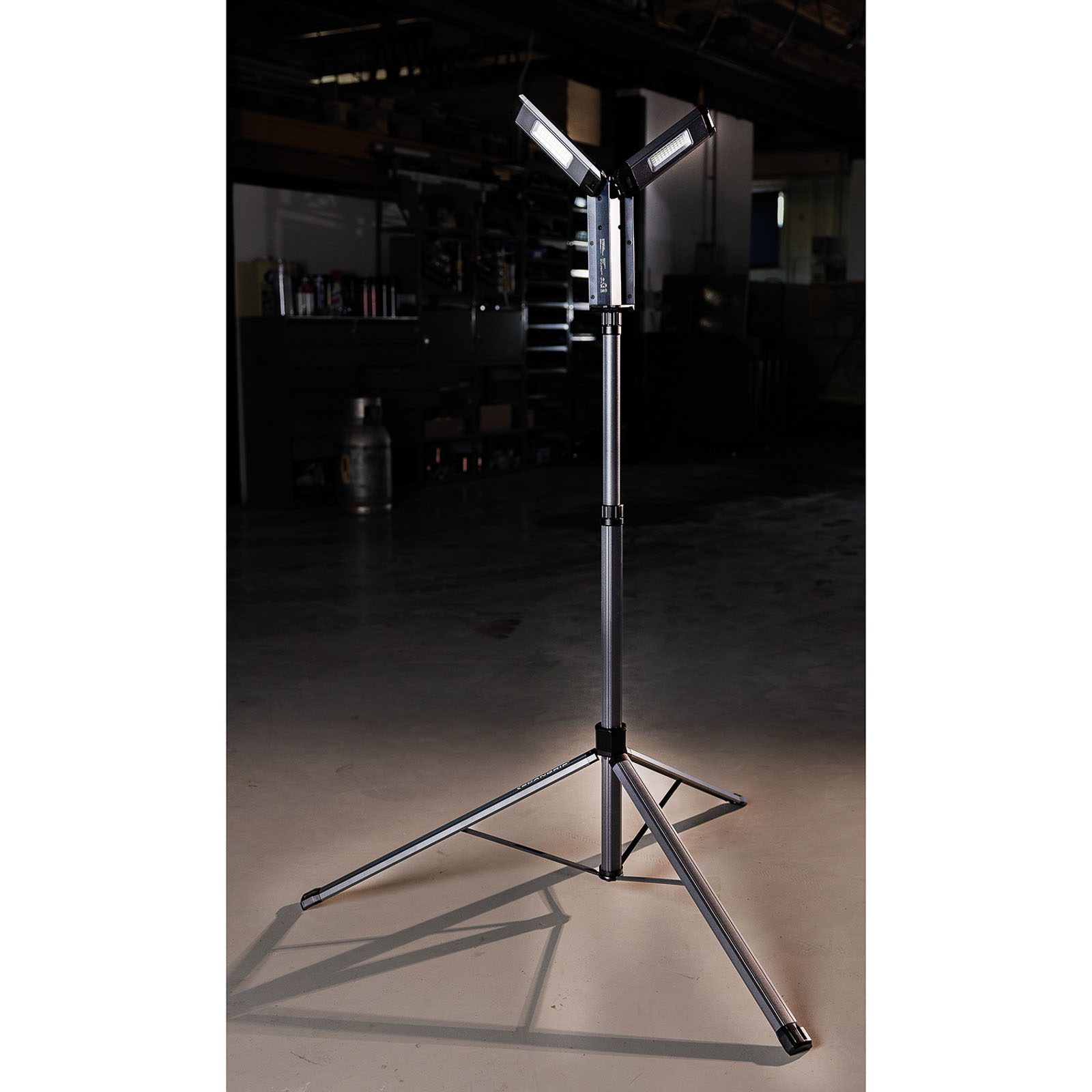 Lampa robocza z dwiema głowicami 2500 lm ze statywem TOWER COMPACT CONNECT 03.6110C - obrazek 5