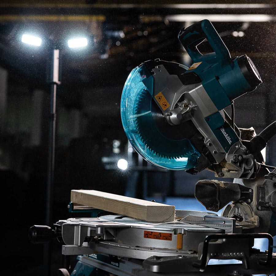 Akumulatorowa lampa robocza z dwoma głowicami 2500 lm DUO CONNECT 03.6111C - obrazek 4