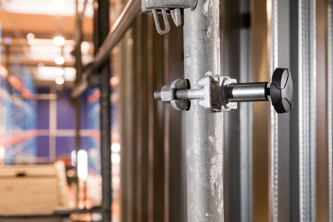 Uchwyt do mocowania lamp NOVA i VEGA na rusztowaniach SCAFFOLDING BRACKET 03.5341 - obrazek 3