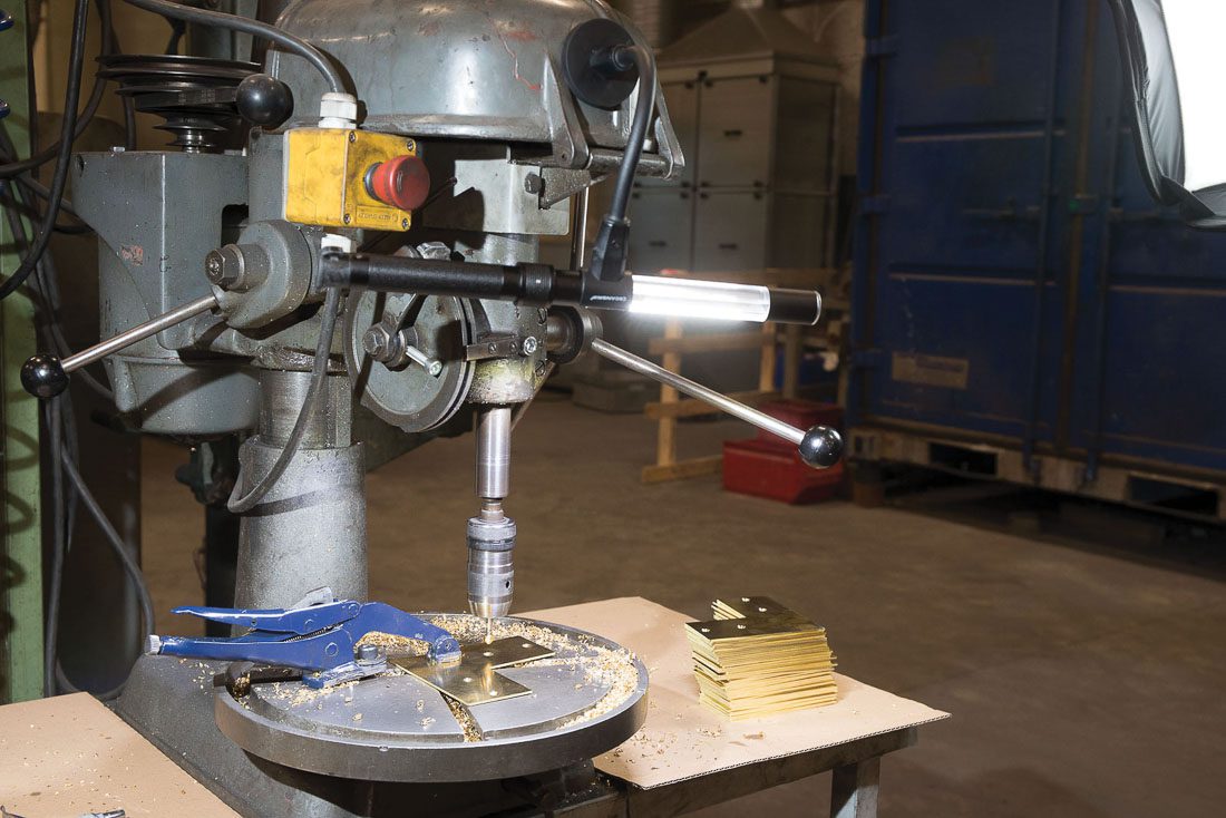 Akumulatorowa ręczna lampa liniowa inspekcyjna z górnym światłem punktowym LINE LIGHT R 03.5244 - obrazek 12