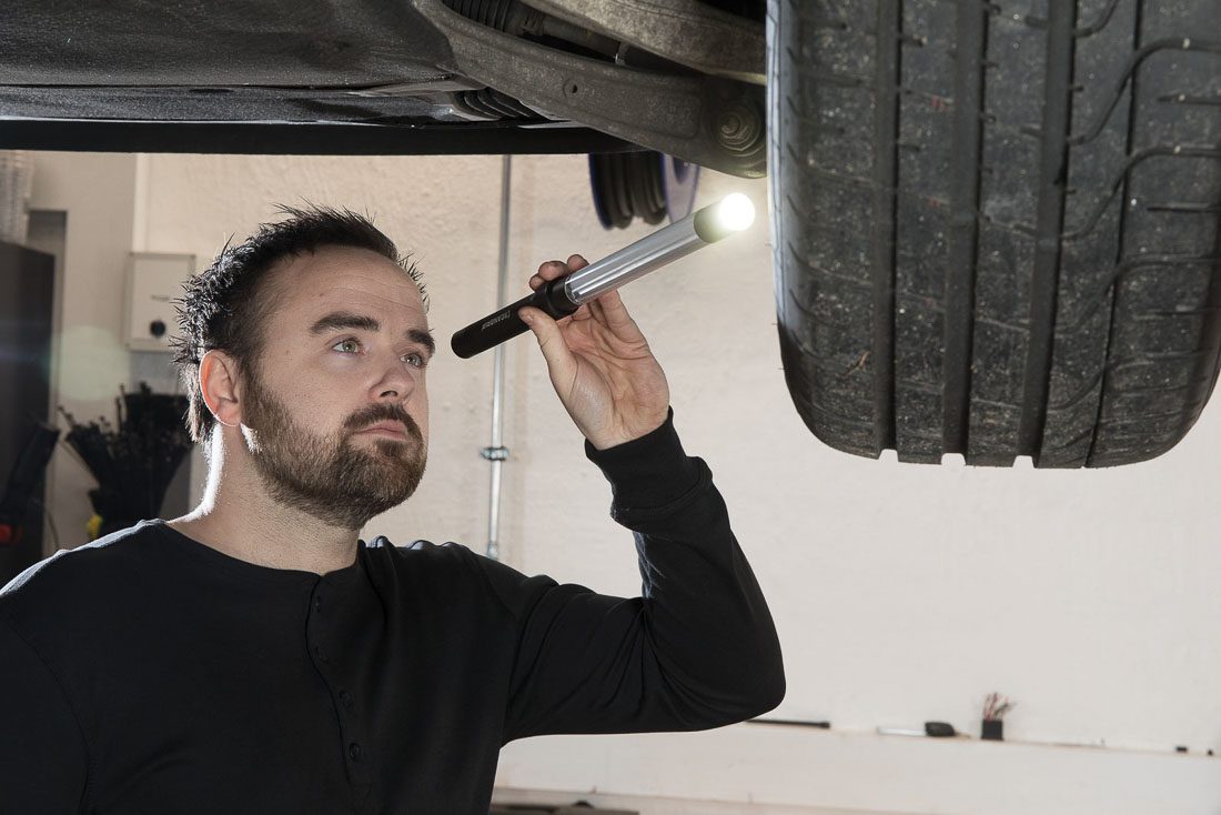 Akumulatorowa ręczna lampa liniowa inspekcyjna z górnym światłem punktowym LINE LIGHT R 03.5244 - obrazek 14