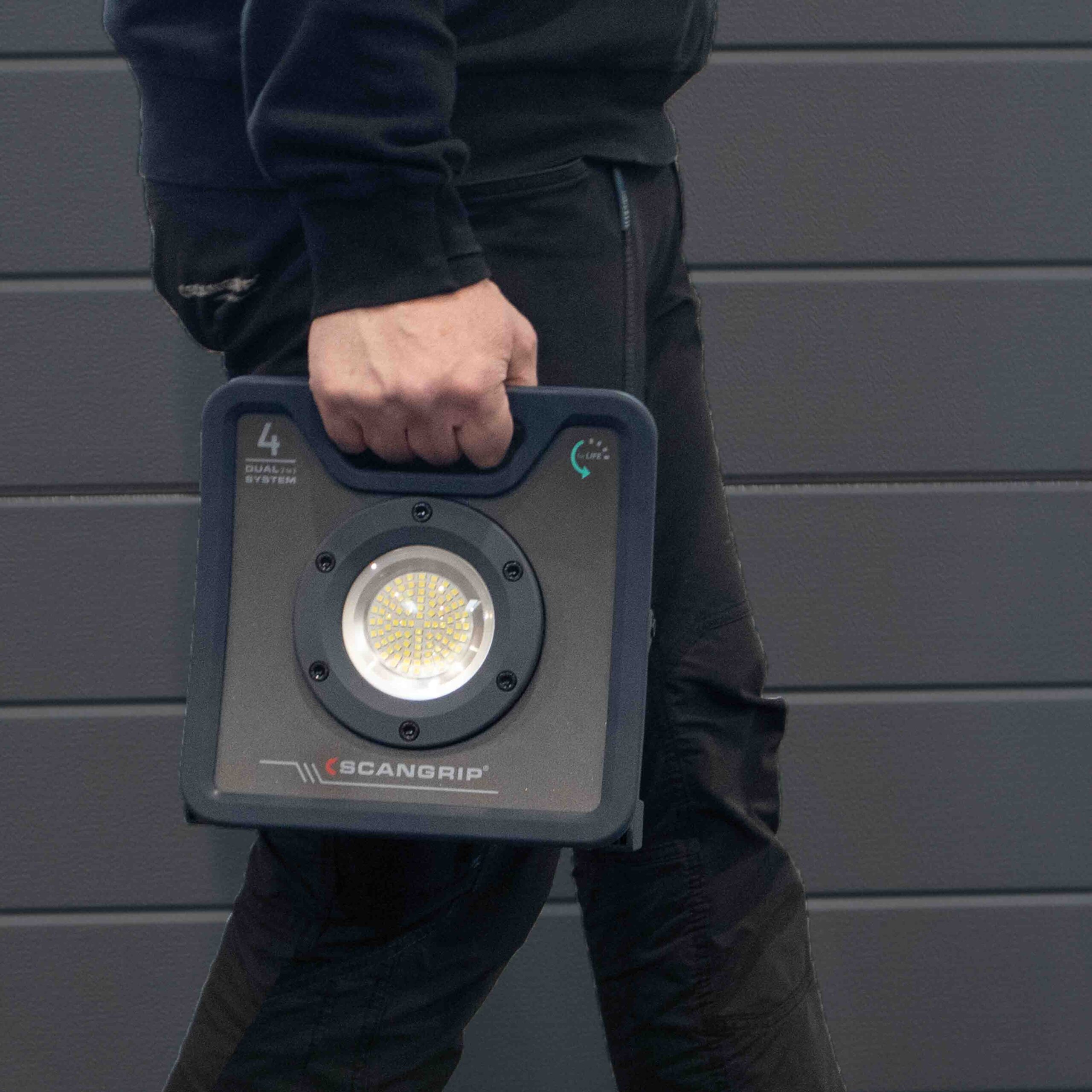 Wytrzymała akumulatorowo - sieciowa lampa robocza LED 4000 lm 25 W Scangrip NOVA 4 C+R forLIFE 03.6204 - obrazek 4