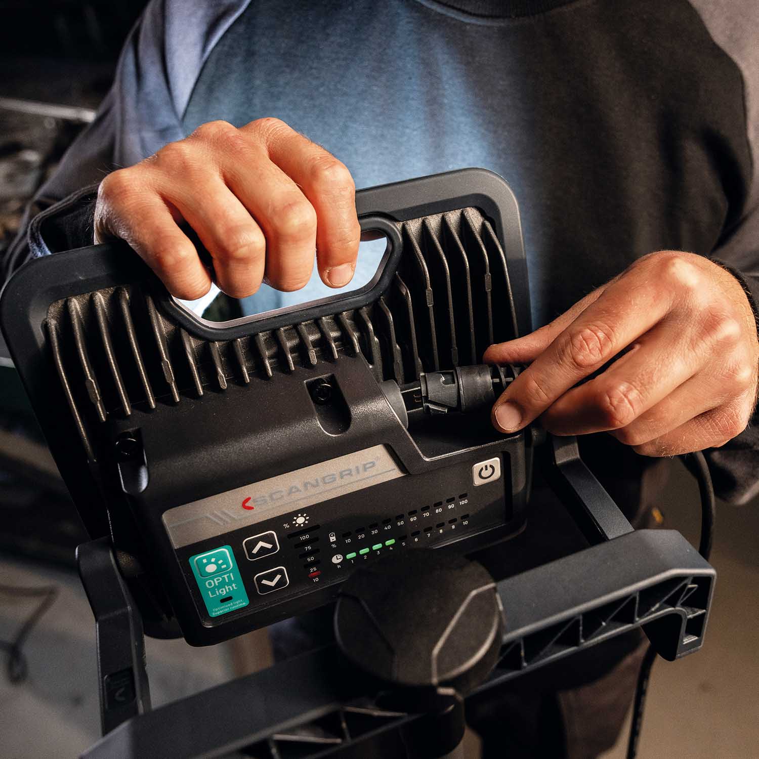 Wytrzymała akumulatorowo - sieciowa lampa robocza LED 4000 lm 25 W Scangrip NOVA 4 C+R forLIFE 03.6204 - obrazek 19