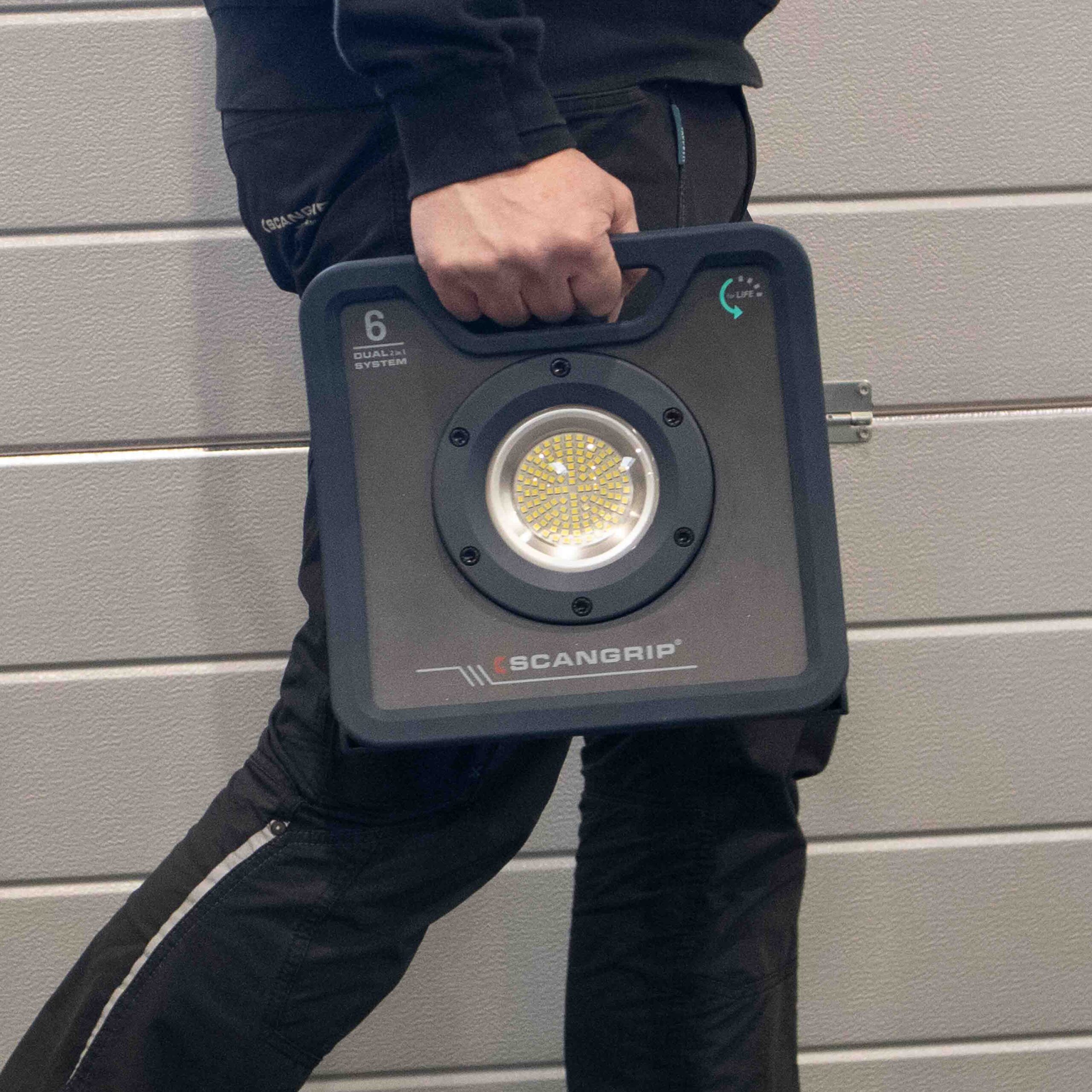 Wytrzymała akumulatorowo - sieciowa lampa robocza LED 6000 lm 37 W Scangrip NOVA 6 C+R forLIFE 03.6205 - obrazek 4