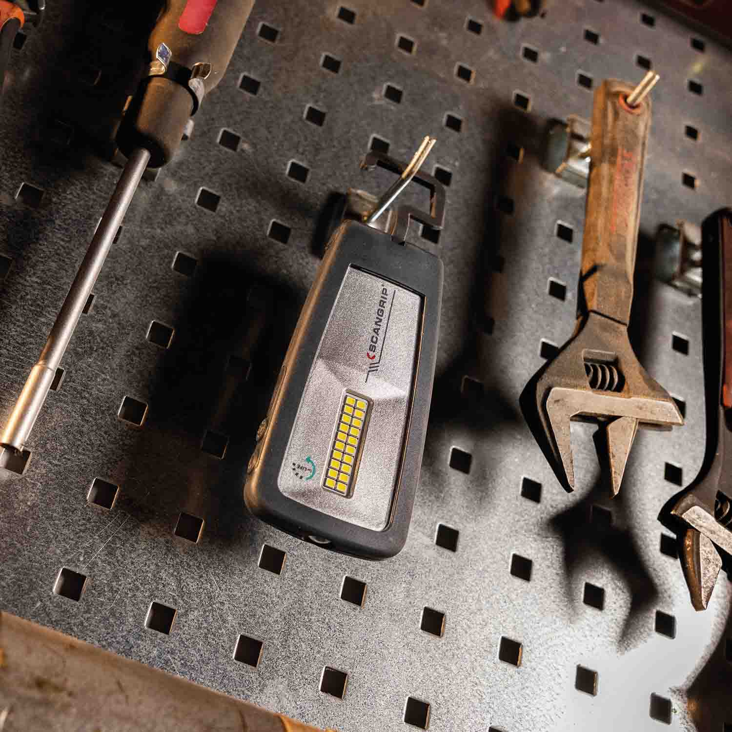 Poręczna akumulatorowa lampa robocza LED 200 lm 1,2 W Scangrip MINIFORM forLIFE 03.6207 - obrazek 25