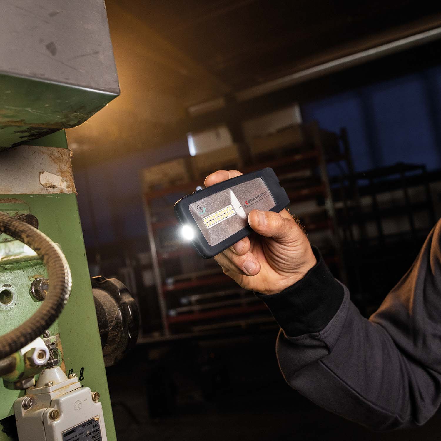 Poręczna akumulatorowa lampa robocza LED 200 lm 1,2 W Scangrip MINIFORM forLIFE 03.6207 - obrazek 26