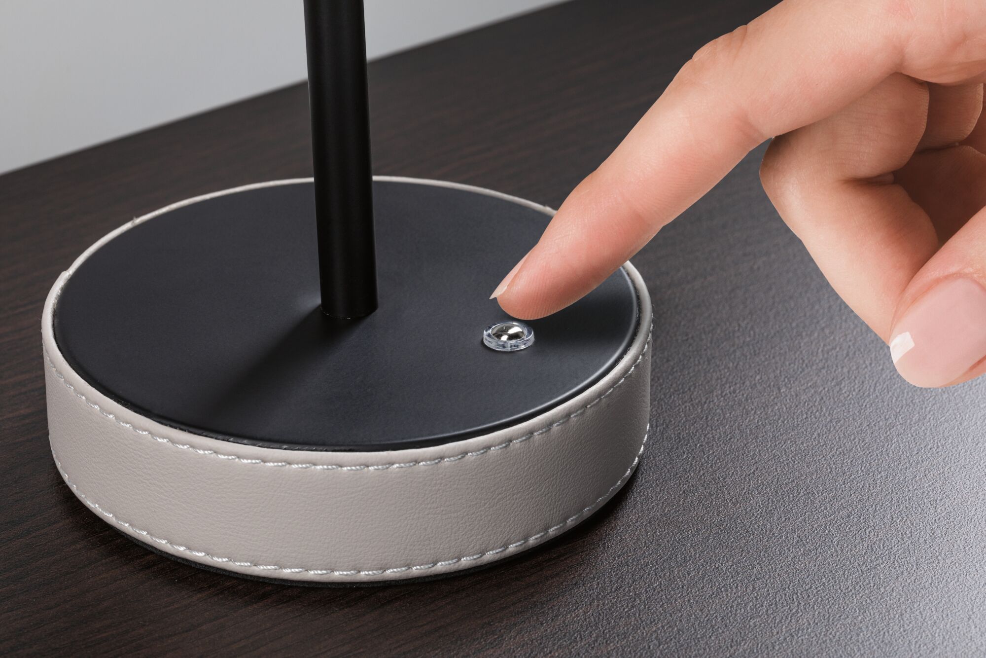 Lampka stołowa akumulatorowa PELLINI LED DIM USB-C 2W 300lm 3000/4000/6500K IP20 czarny matowy / materiał beż / metal - obrazek 10