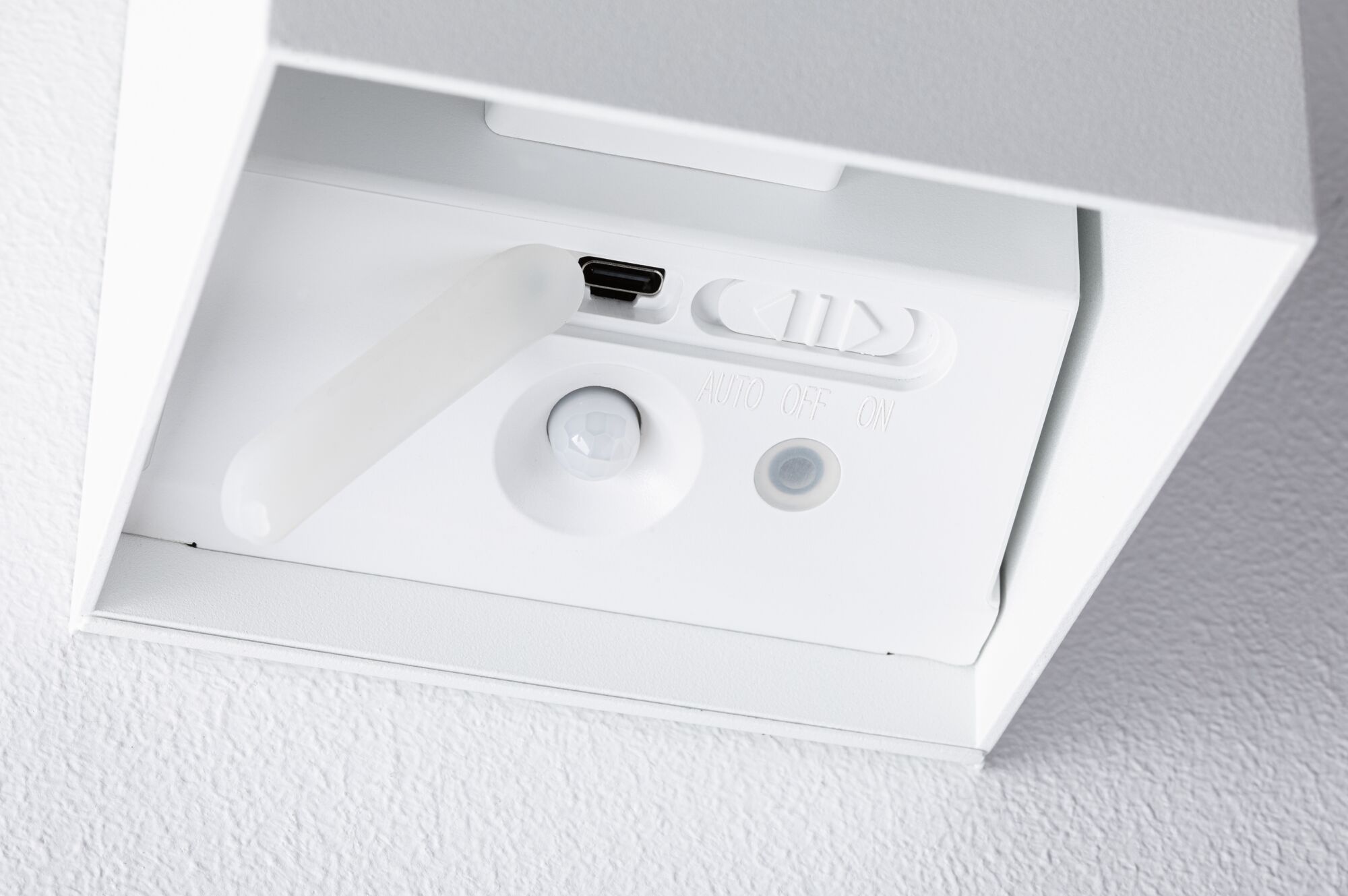 Mobile wall lamp NYARA LED with sensor 2x1W up/down 3000K 2x165lm USB-C Battery IP44 white / aluminum / plastic - Image 10