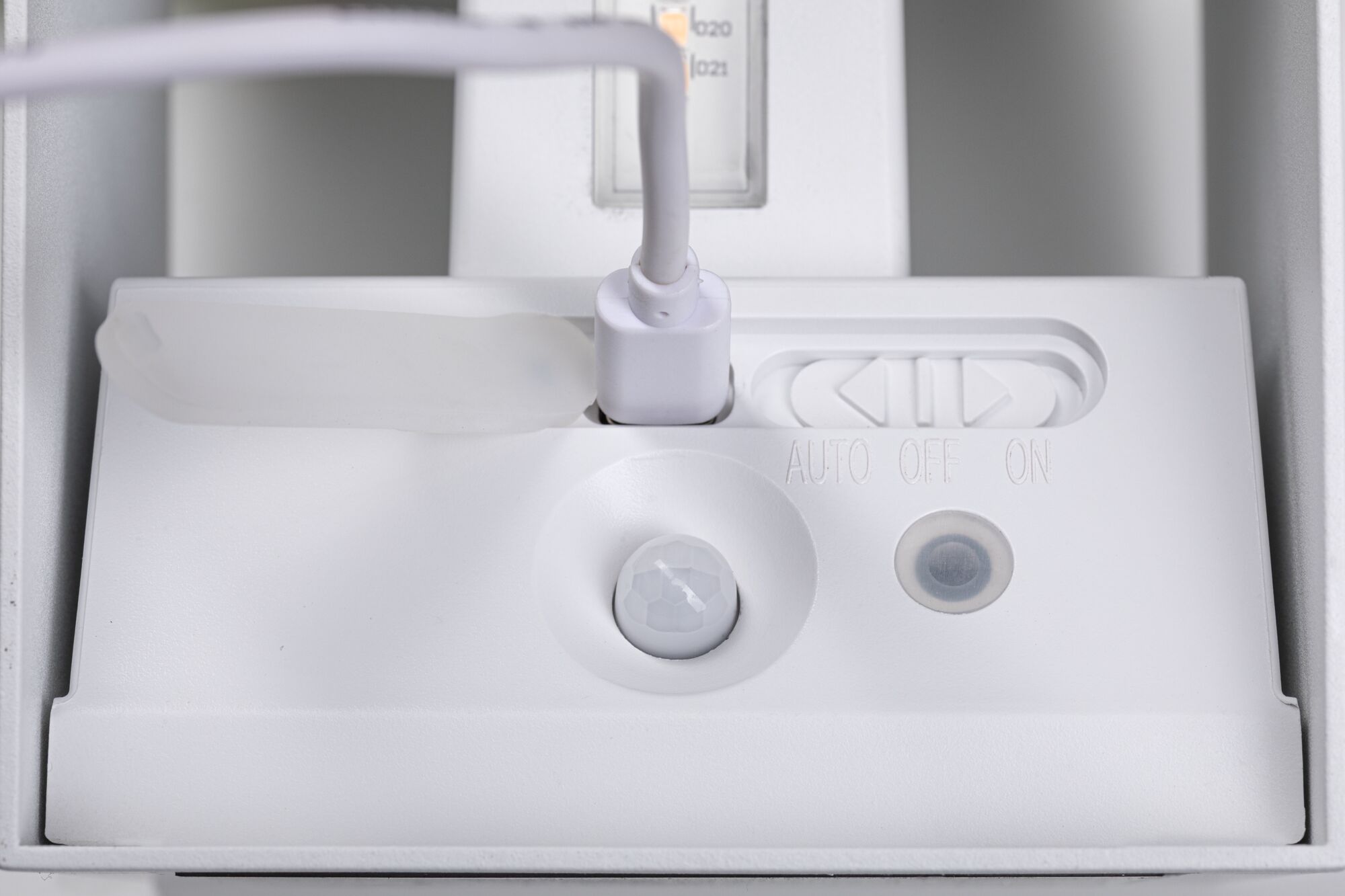 Mobile wall lamp NYARA LED with sensor 2x1W up/down 3000K 2x165lm USB-C Battery IP44 white / aluminum / plastic - Image 11