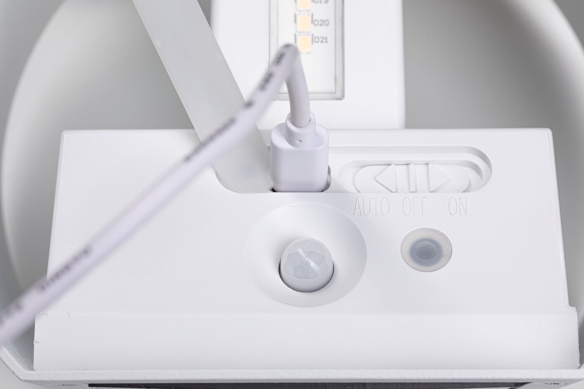 NYORA LED Mobile Wall Lamp with Sensor 2x1W Up/Down 3000K 2x165lm USB-C Battery IP44 White / Aluminum / Plastic - Image 10