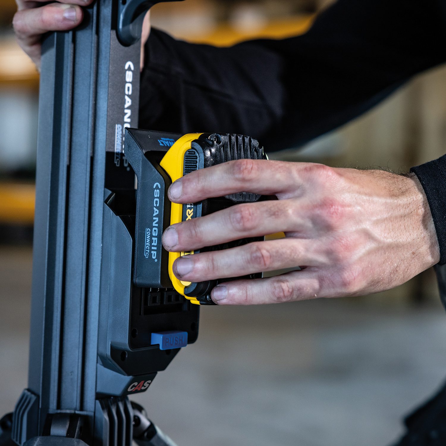 Akumulatorowa lampa budowlana 8000 lm ze zintegrowanym statywem Scangrip TOWER 8 CONNECT 03.6107C - obrazek 7