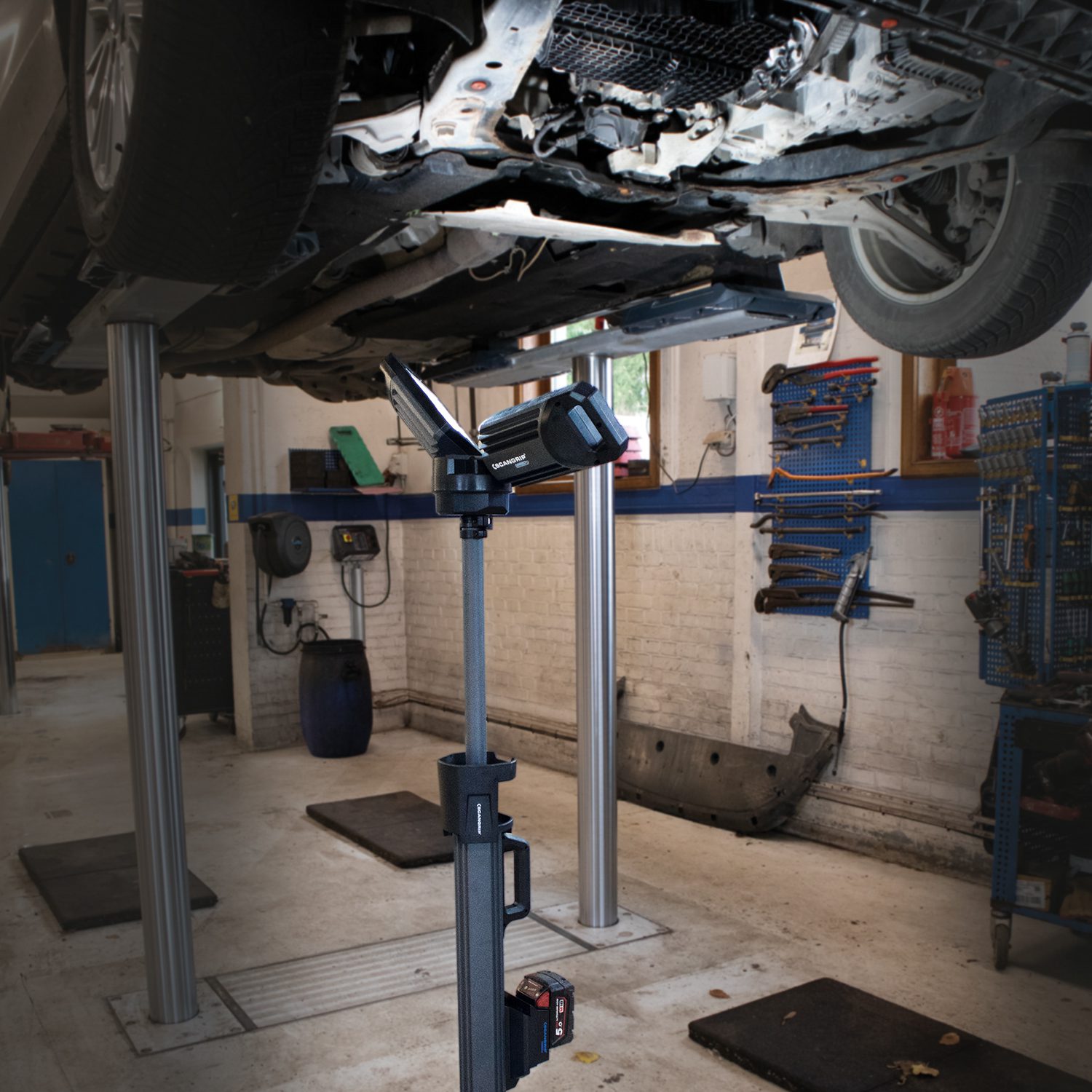 Akumulatorowa lampa budowlana 8000 lm ze zintegrowanym statywem Scangrip TOWER 8 CONNECT 03.6107C - obrazek 10