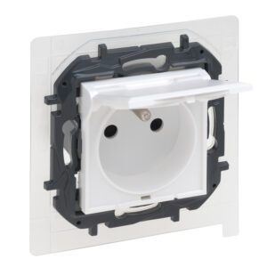 NILOE STEP MODUŁ BIAŁY GNIAZDO 1X Z/U Z PRZESŁONAMI Z KLAPKĄ IP44 ZACISKI SPRĘŻYNOWE 16A 250V