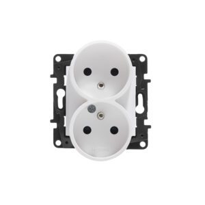 NILOE STEP MODULE WHITE SOCKET 2X S/U WITH SHUTTERS SCREW TERMINALS 16A 250V
