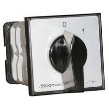 LK40-2.8211P03 40A 0-1 3P CURVED SWITCH 40A 3P B/O IP65 BLACK DRIVE